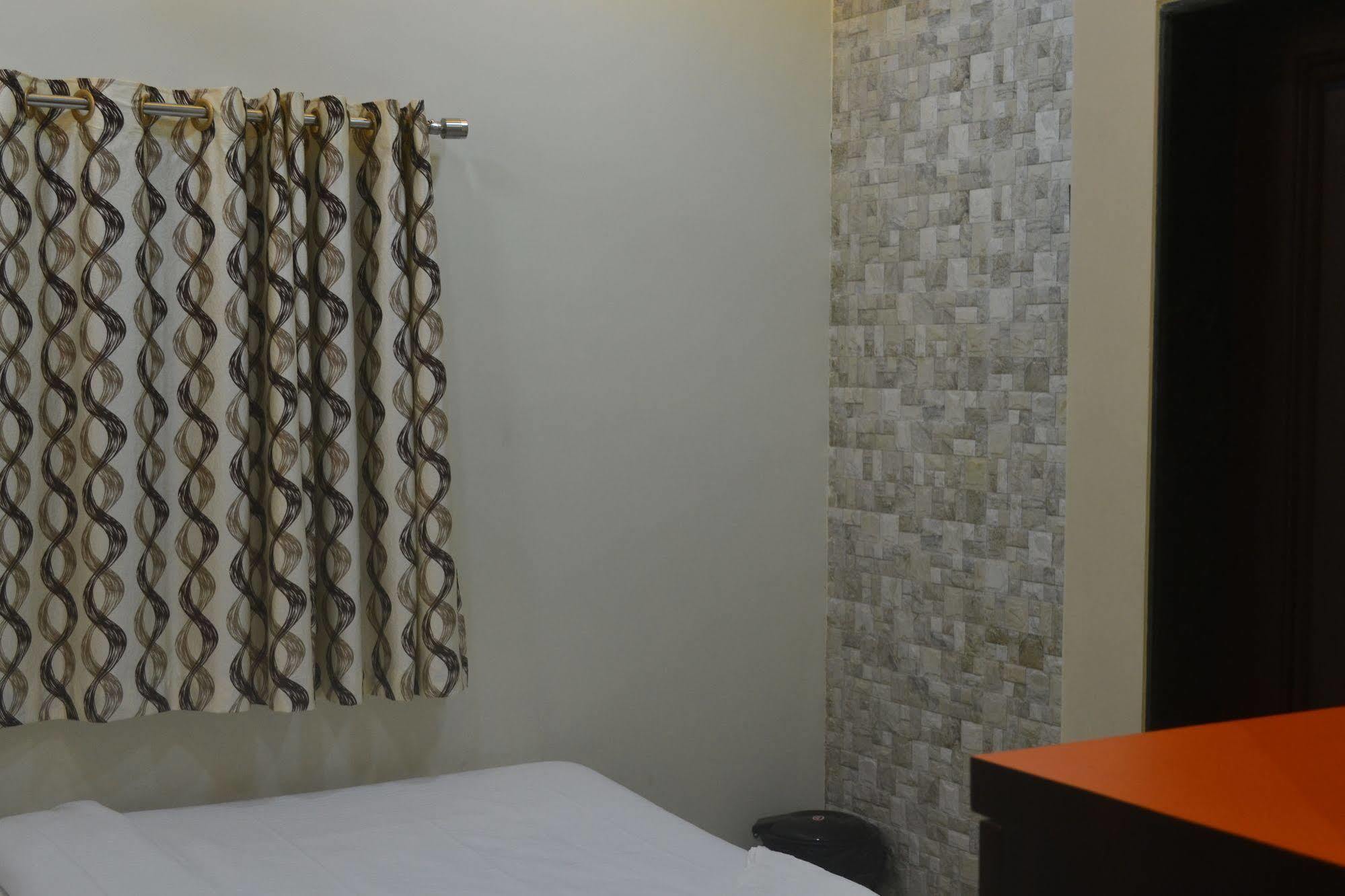 Airport Metro Hotel Βομβάη Εξωτερικό φωτογραφία
