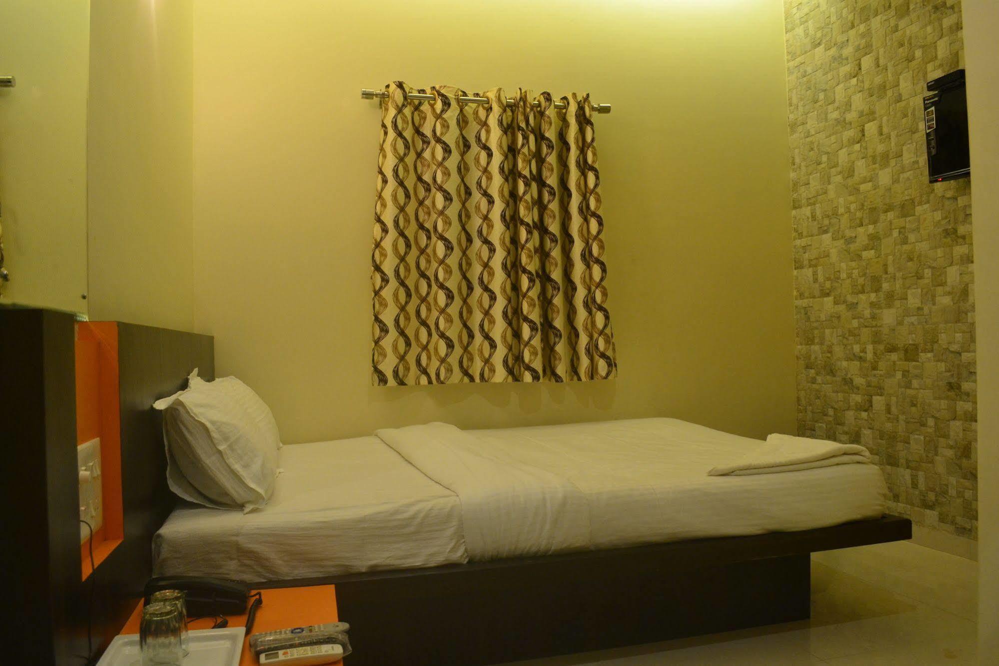 Airport Metro Hotel Βομβάη Εξωτερικό φωτογραφία